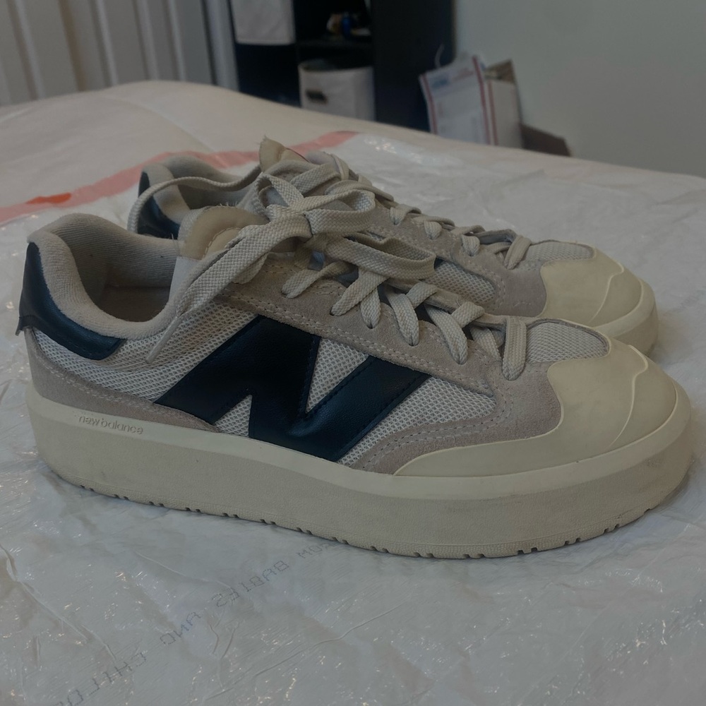 New Balance CT302 men’s 7.5 women’s 9
Black and moonbeam color way